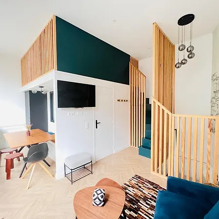 Montmartre Marvel! Designer Apartment Near Metro-3